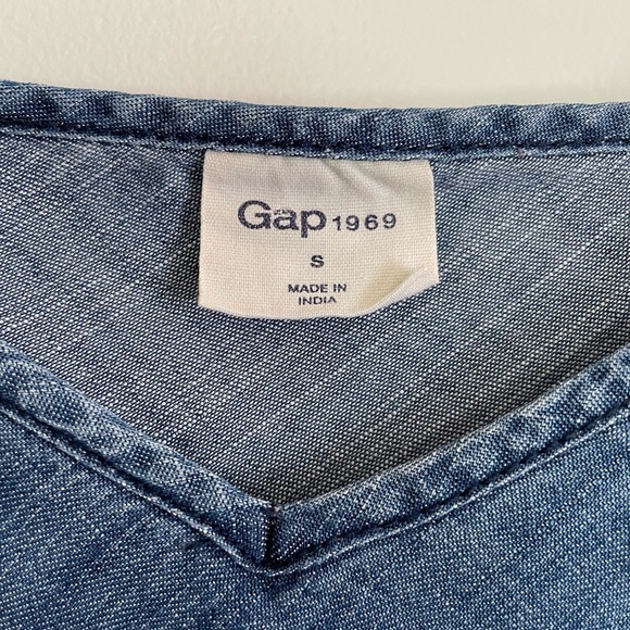 Gap 1969 Blue Denim Chambray Camisole Tank Top with Spaghetti Straps Siz… - Picture 3 of 10